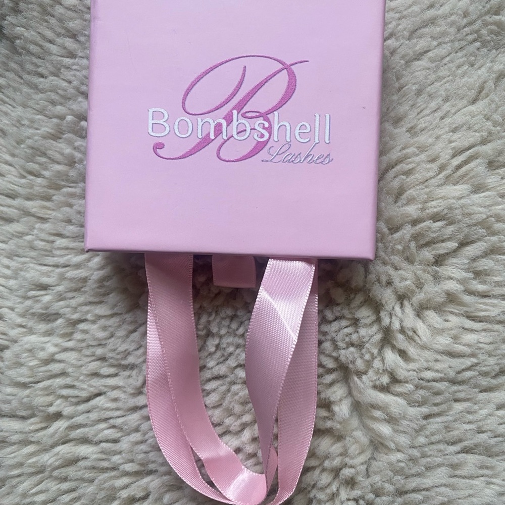 Bombshell Barbie Lashes